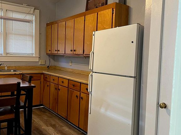 4th image of 615 Buckner St