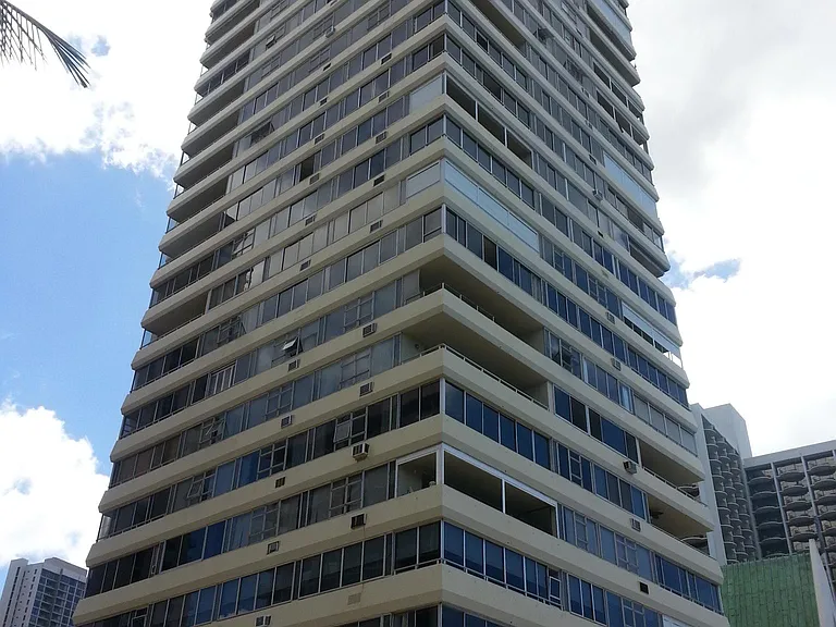 2500 Kalakaua Ave — Photo 1