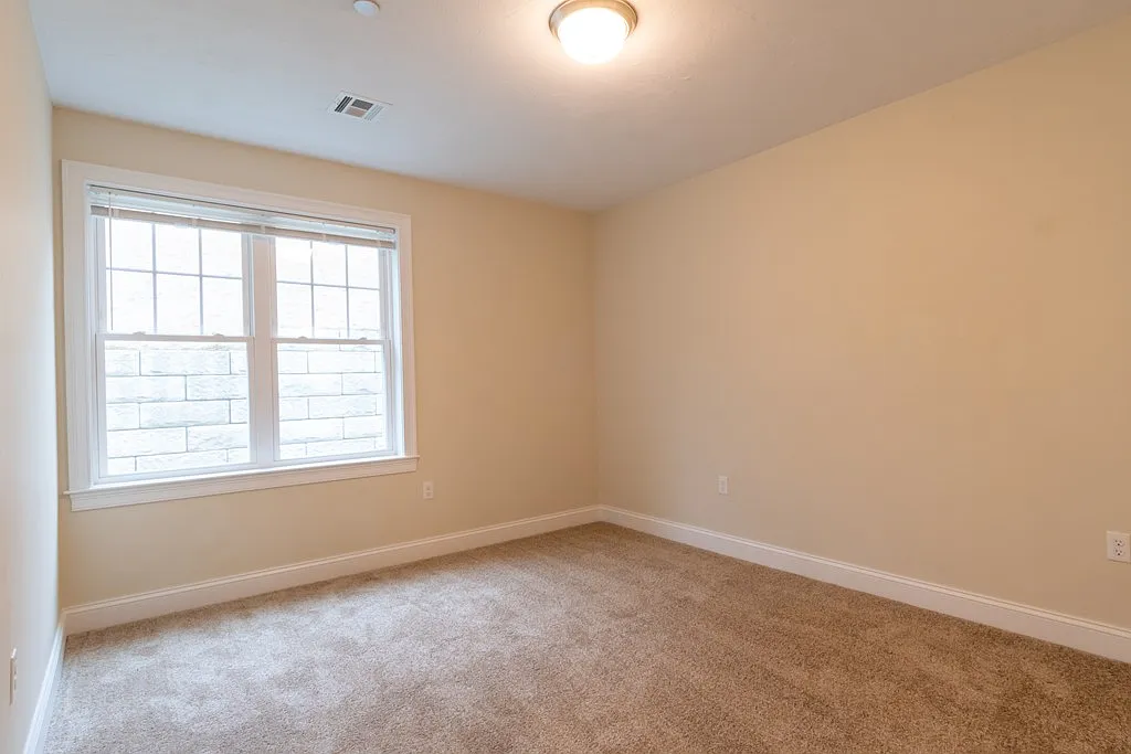 3 bed, 2.0 bath, 1048 sqft, $3,150 — Photo 3