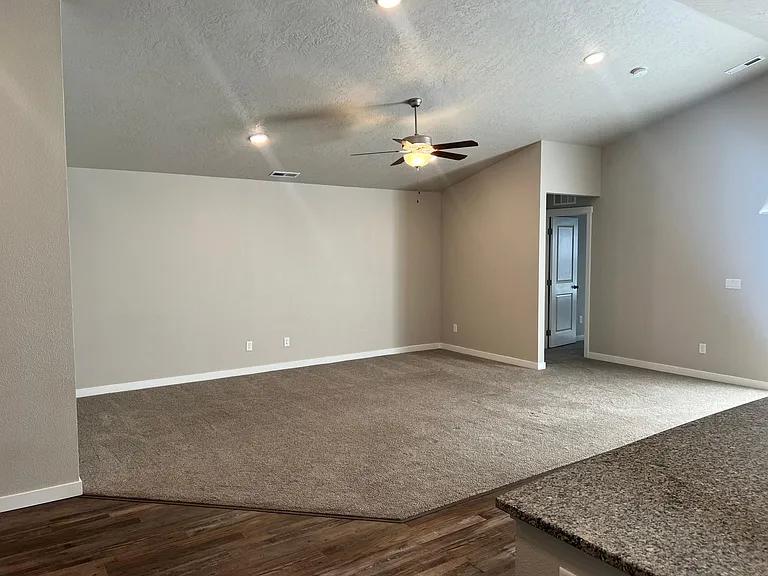 695 E Whitbeck St — Photo 4