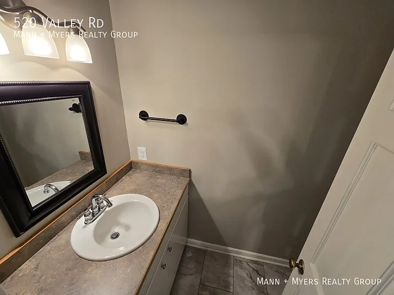 520 Valley Rd — Photo 7