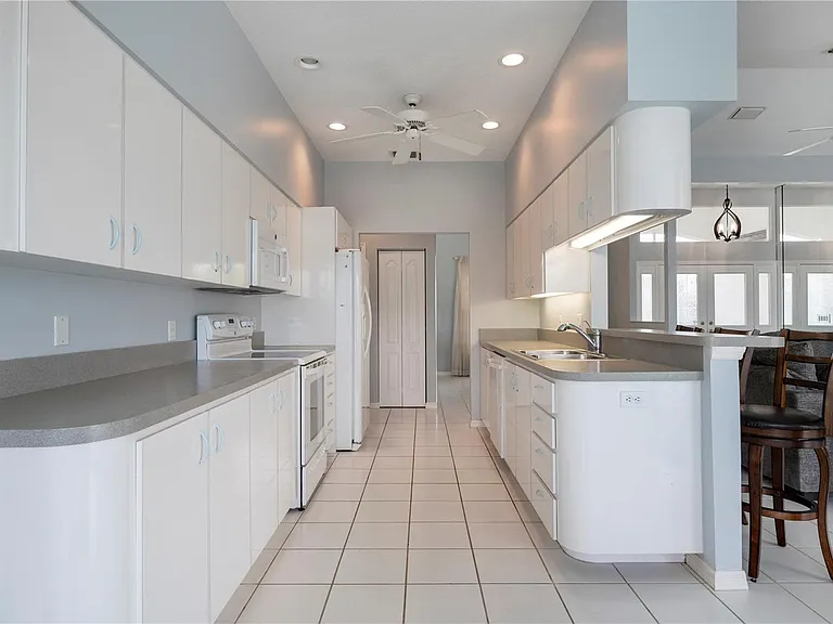 23420 Peachland Blvd — Photo 4