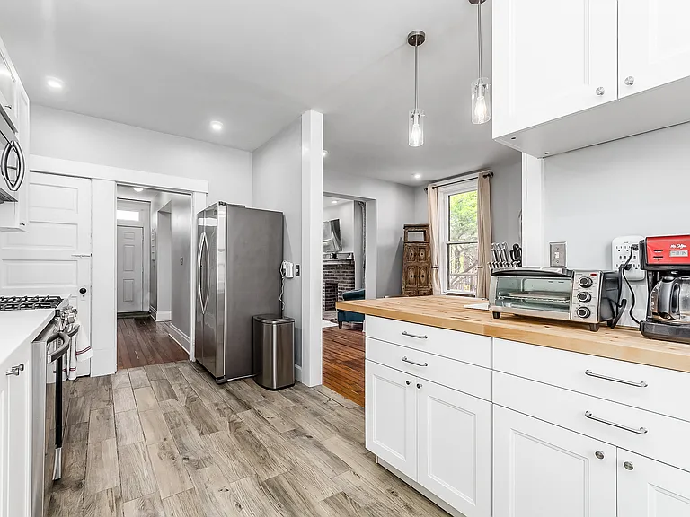 880 Harrison Ave — Photo 2