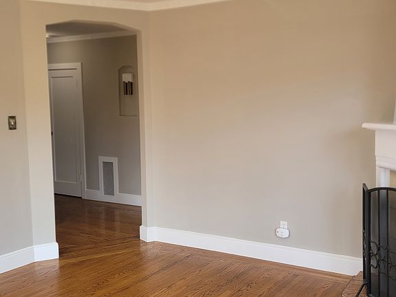 2nd image of 2242 Mariposa St