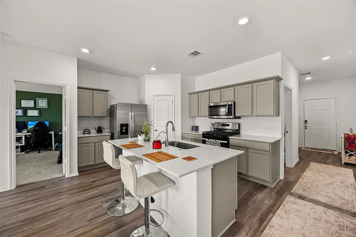 Building Photo - 15726 Majestic Evergreen Way