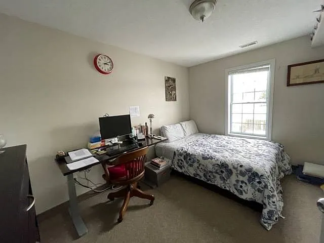 327 Spruce Street Waterloo — Photo 2