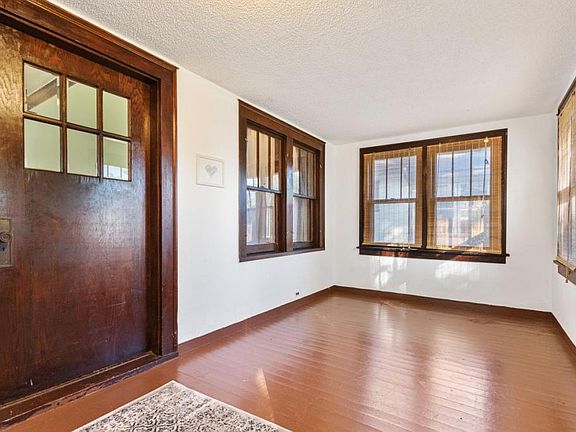 3rd image of 3831 Aldrich Ave N