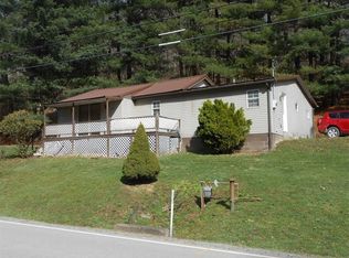 1276 Golden Oaks Rd, Holbrook, PA 15341