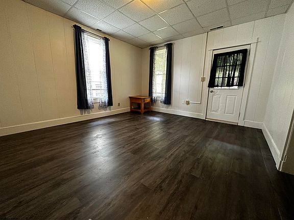 5th image of 144 Lorentz St