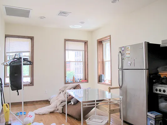 Rented by Salizzoni Realty | media 2