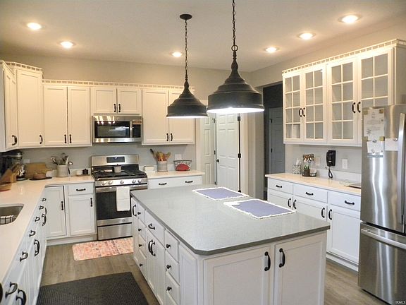 2nd image of 3401 Mitten Rd