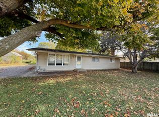 414 E Clay St, Pleasant Plains, IL 62677