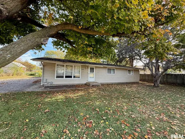 414 E Clay St, Pleasant Plains, IL 62677