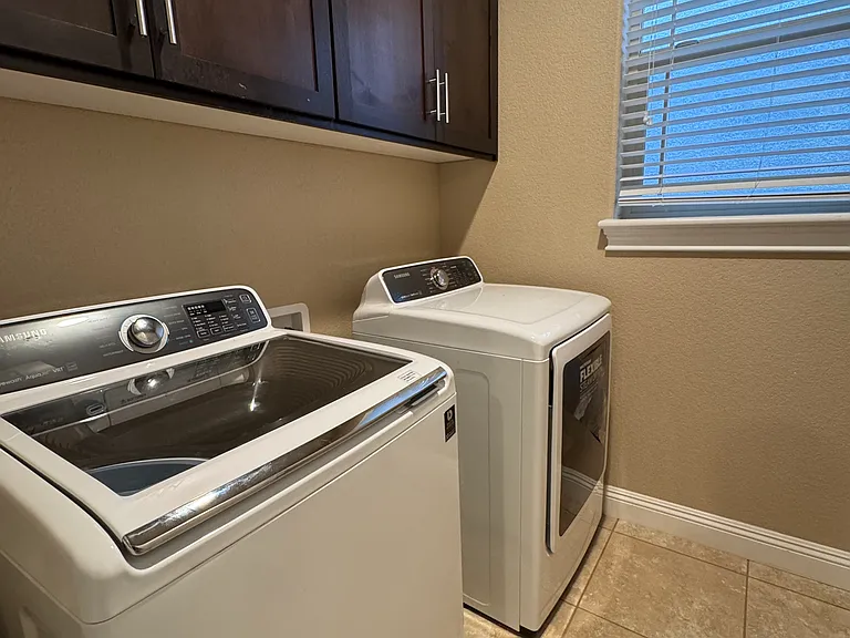 553 Addison Ct — Photo 23