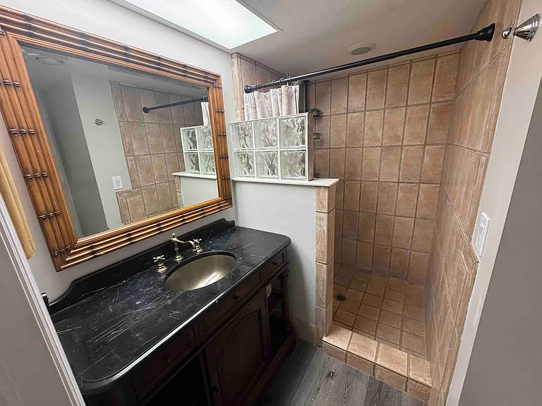 203 Esther St — Photo 15