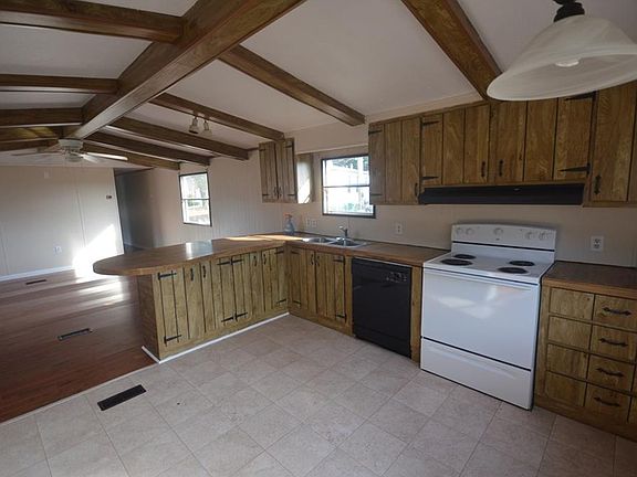 4th image of 32210 S Dogwood Dr