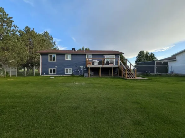 1807 14th St SW, Sidney, MT 59270