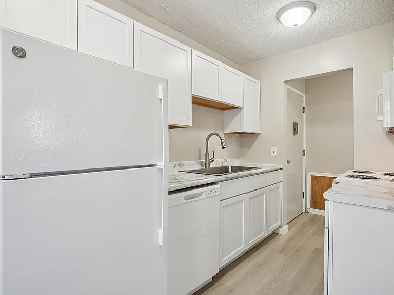 Keller Flats — Photo 47