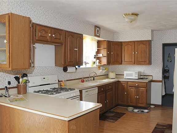 2nd image of 257 Willow Ln