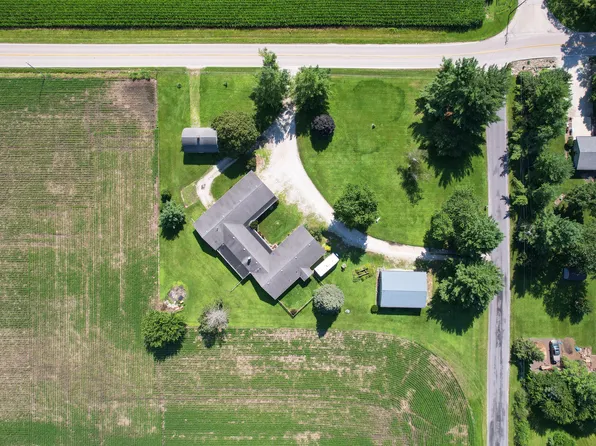 122 County Road 2150 N, Mahomet, IL 61853