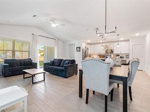 5th image of 17 BIRCHWOOD PLACE