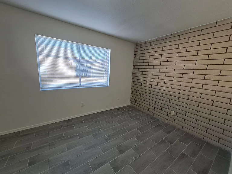 2173 S 1st Ave — Photo 2