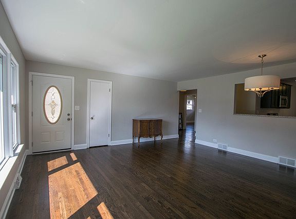 4th image of 10540 Essex St