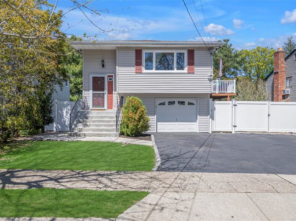 17 Brennan Street, Huntington, NY 11743