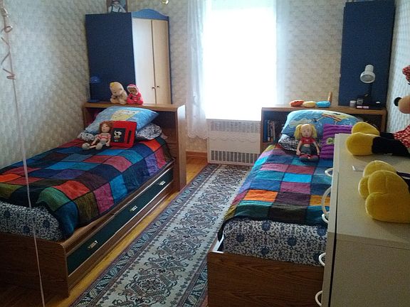 Bedroom w/ walk in closet