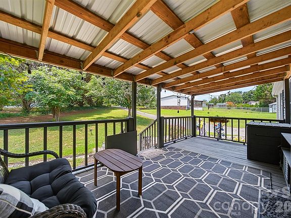 4th image of 3627 Beachtree Dr