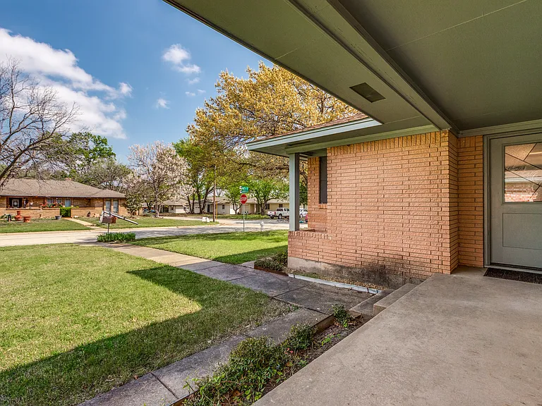 401 Daisy Dr — Photo 12