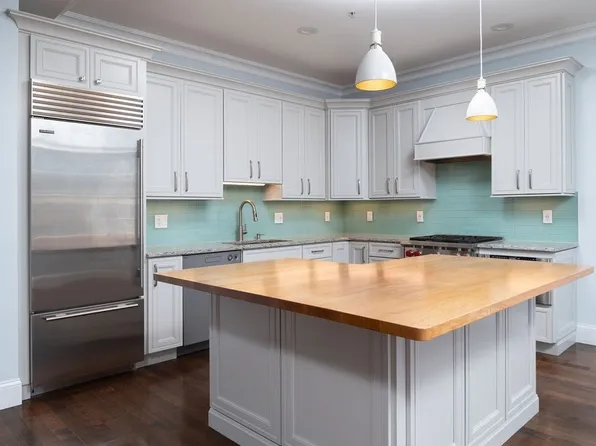 142 Fuller St #4, Brookline, MA 02446