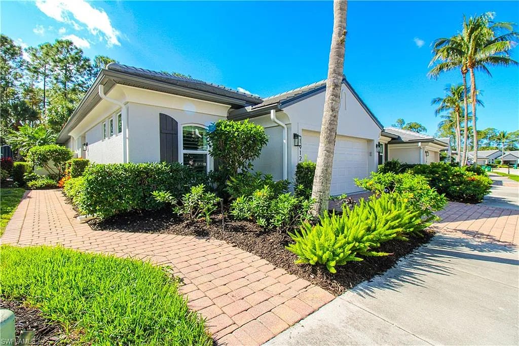 2 bed, 2.0 bath, 1566 sqft, $5,200 — Photo 1