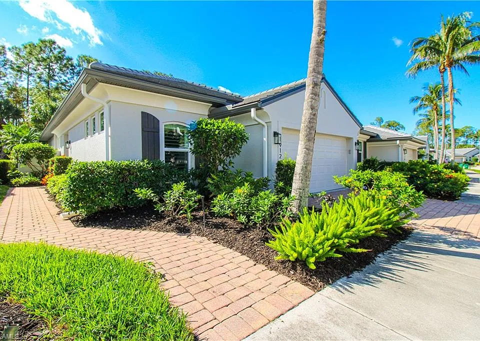1912 Tarpon Bay Dr N