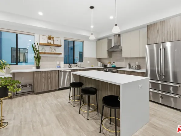 6707 N Sepulveda Blvd, Van Nuys, CA 91406