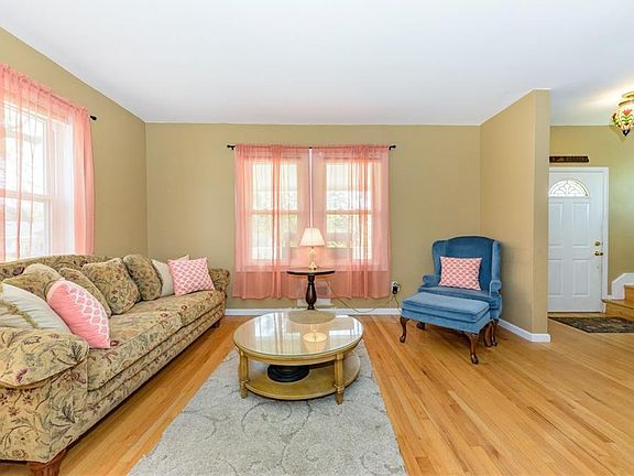 4th image of 60 Dayton Ave