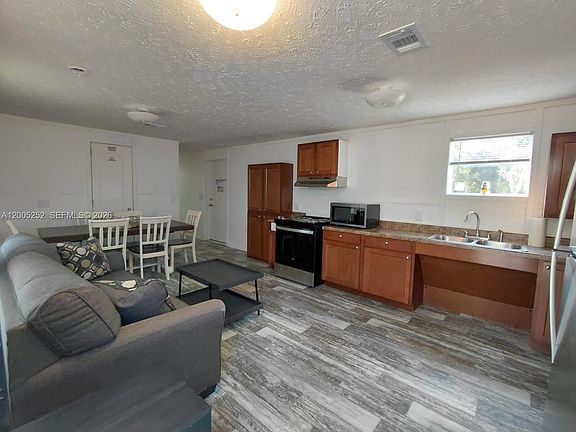 4th image of 630 S Trebol St