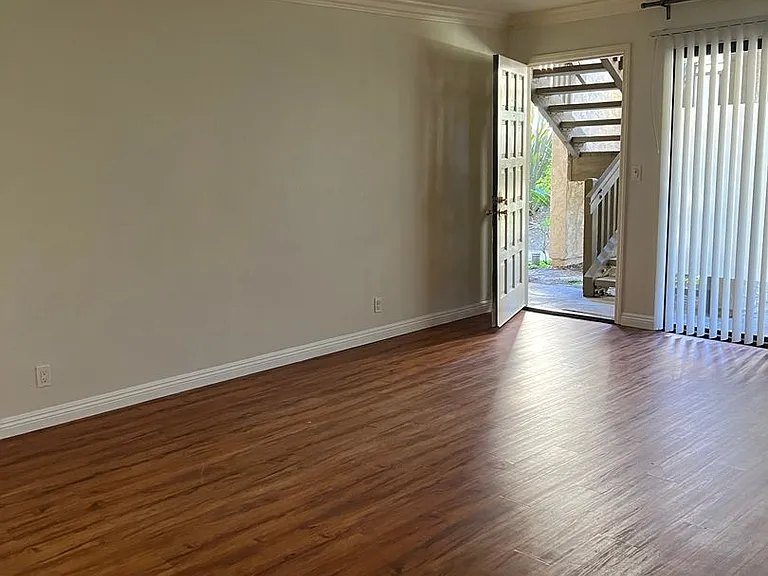 7623 Bay Dr — Photo 2