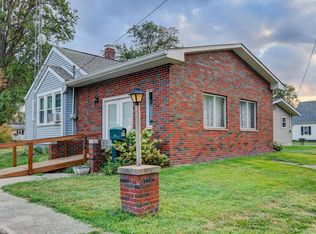 1106 E Elm St, Taylorville, IL 62568