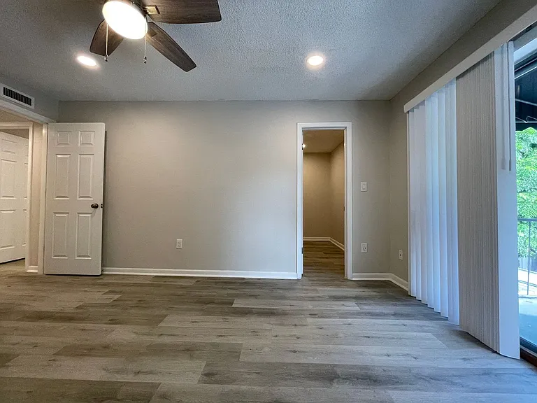 1415-1419 E Gore St — Photo 32