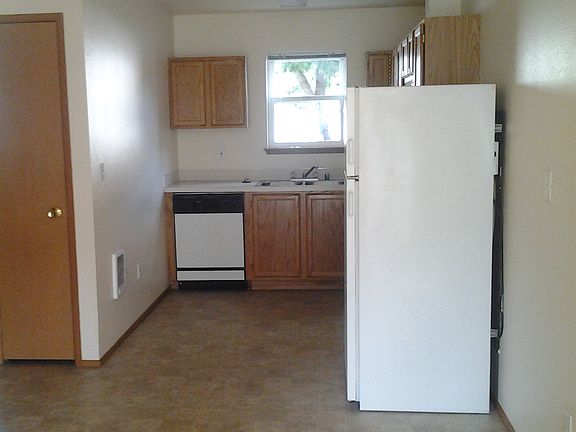 2nd image of 1902 N Walnut St APT 3B