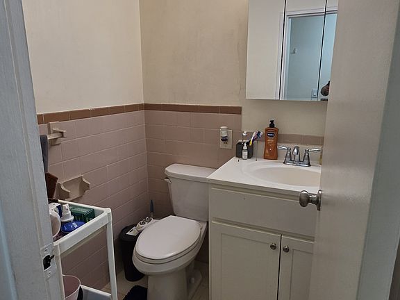 4th image of 547 Central Ave #3