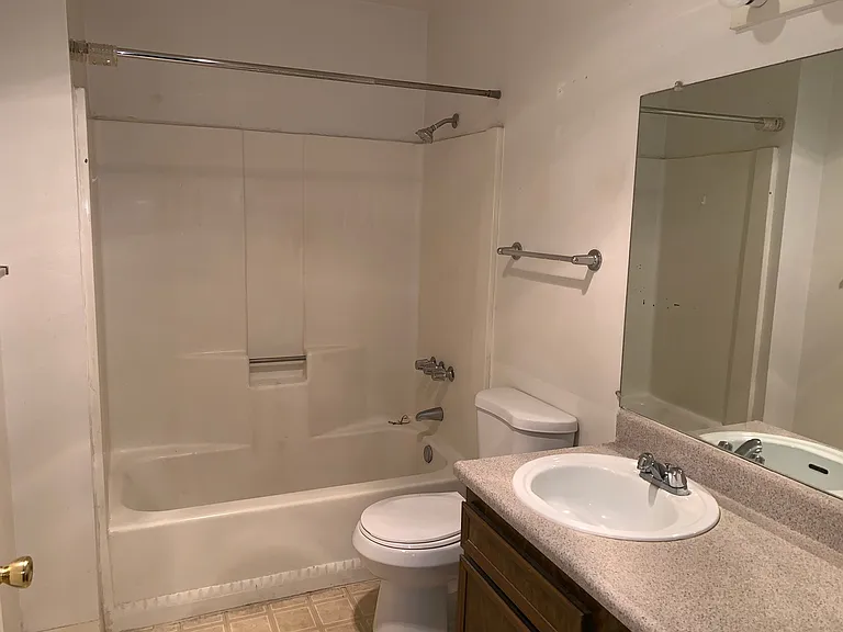 565 W Chase Ave — Photo 3