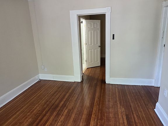 5th image of 306 Hudson Ave APT 2F