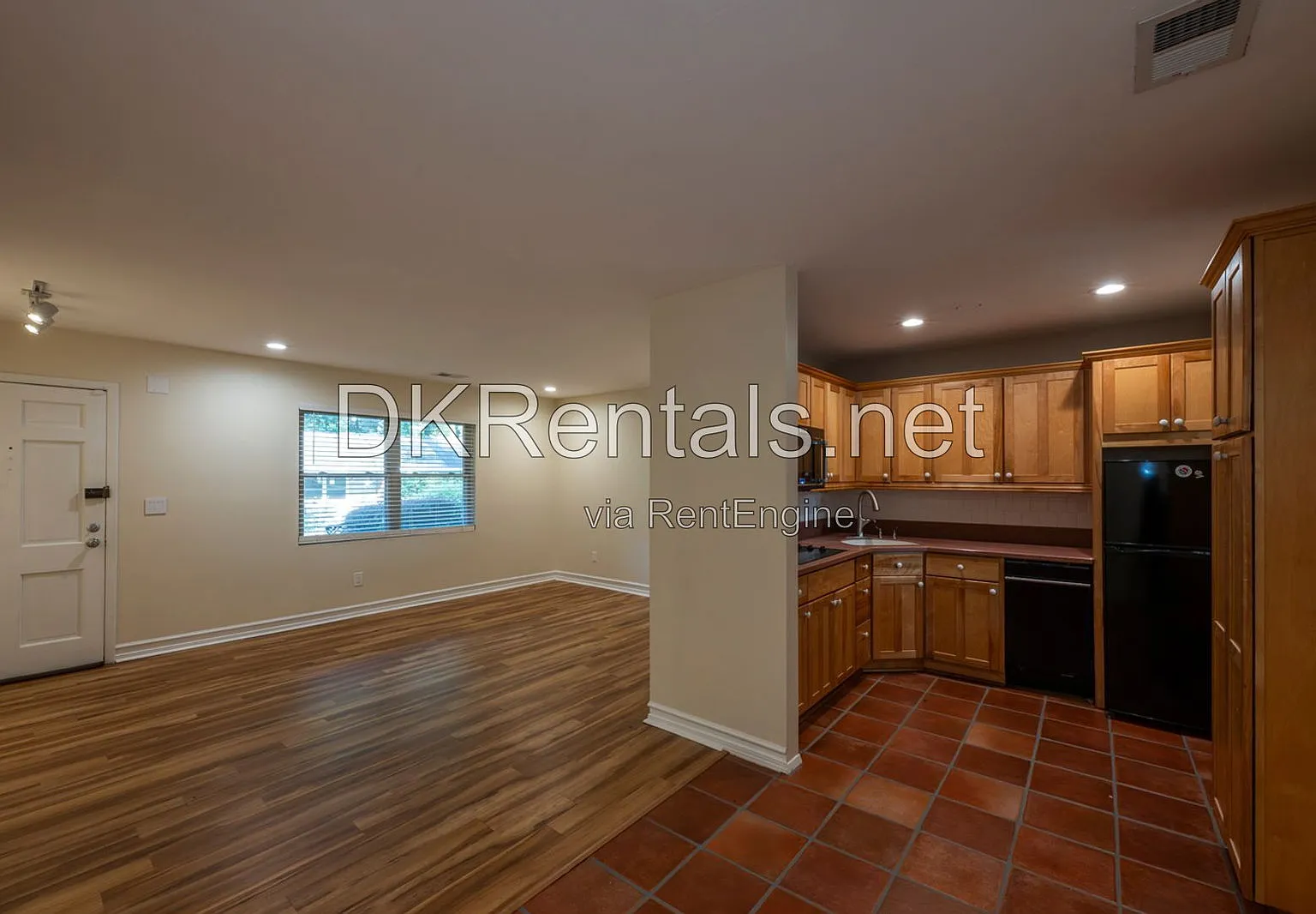 2 bed, 1.0 bath, 900 sqft, $1,795 — Photo 1