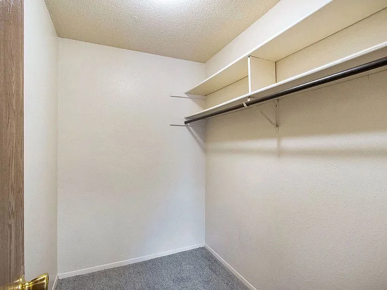 West Wind Apartments — Photo 64