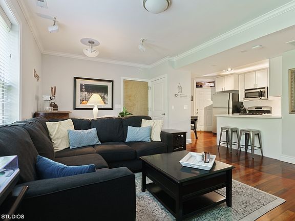 5th image of 1918 W Cullom Ave APT 102