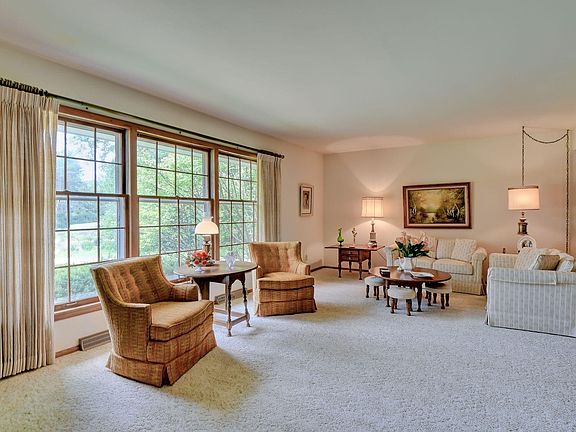 3rd image of 10712 N Tarrytown Ln