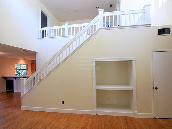 4th image of 1245 Pickett St