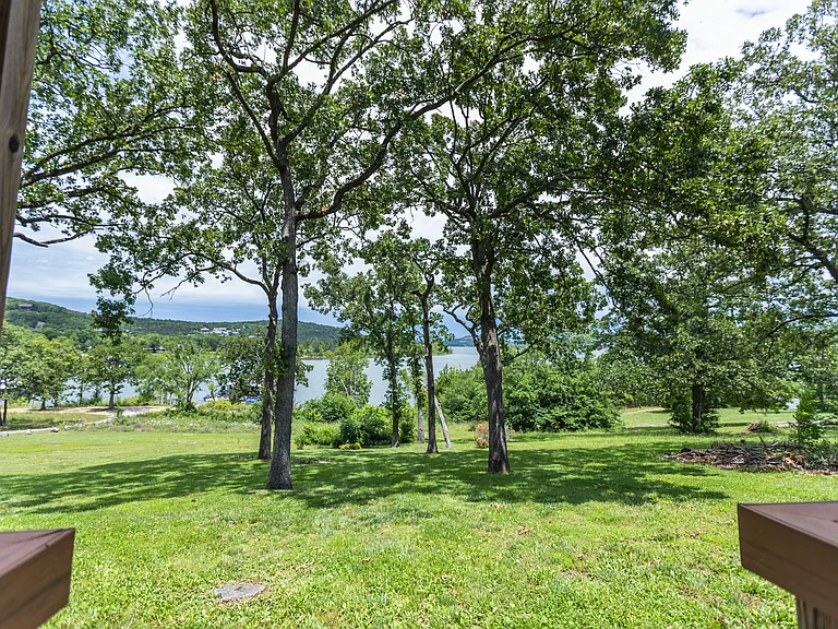 Edgewater Cir — Photo 39